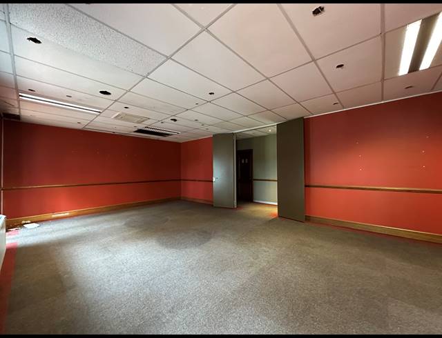382.60M² OFFICE TO LET IN WOODMEAD